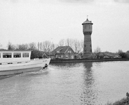 857038 Gezicht op de watertoren aan het Amsterdam-Rijnkanaal te Maarssen.